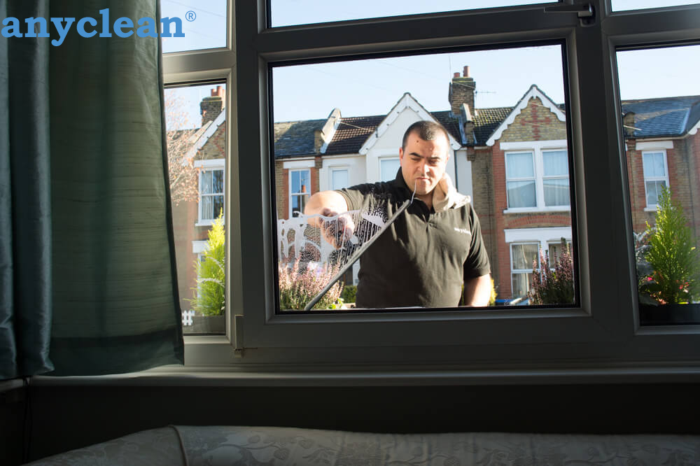 Quick window polish for homes near HPHR+G5 London, United Kingdom