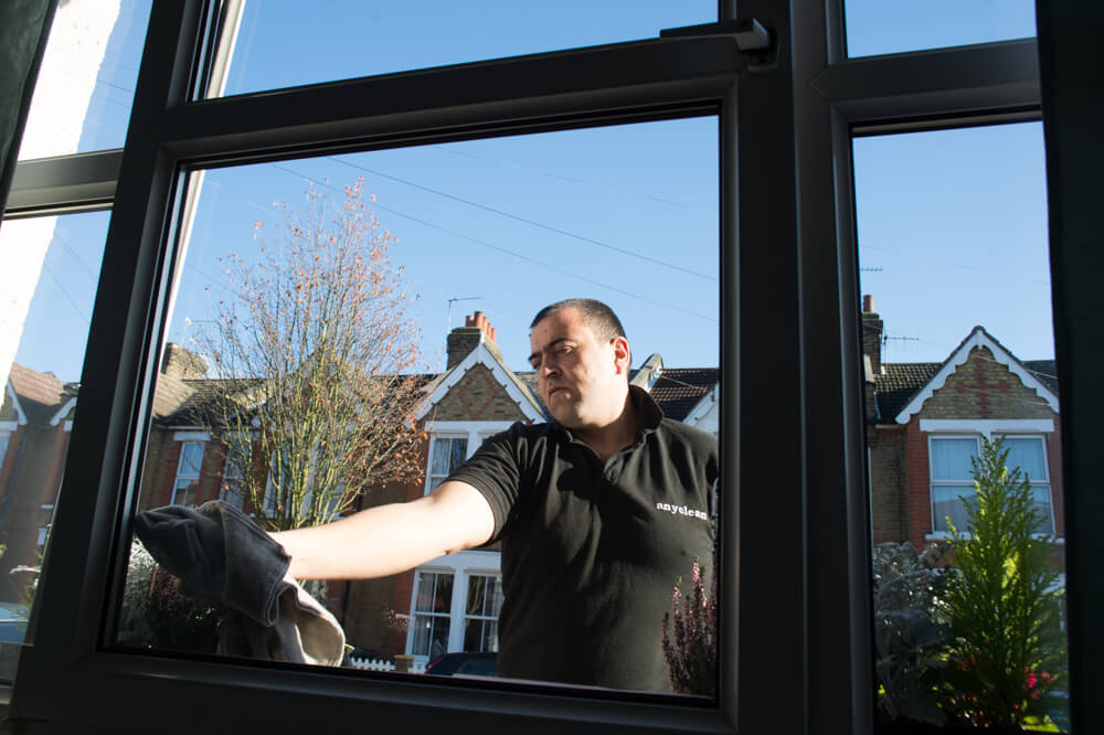 Perfectly trained window washers in SW2