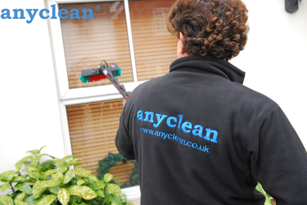 Risk-free window washing in the vicinity of C236 CW Bromley, United Kingdom