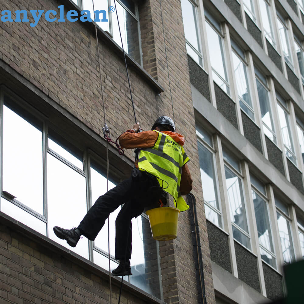 Risk-free exterior window washing in the vicinity of FVP4 VV London, United Kingdom