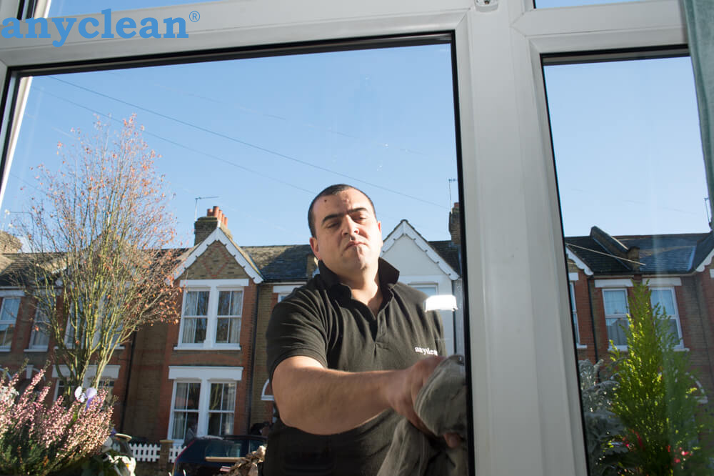 eco-friendly-window-cleaning-walton-on-thames-307 Highly effective window panes and frames cleaning in KT12