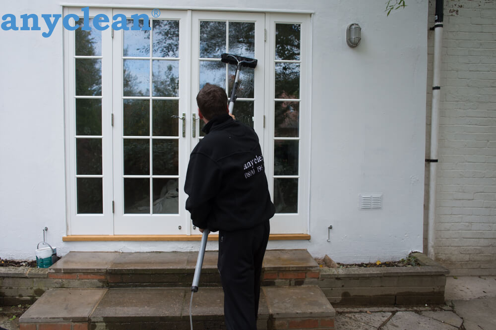 Risk-free exterior window washing in the area near FRP3 VQ London, United Kingdom